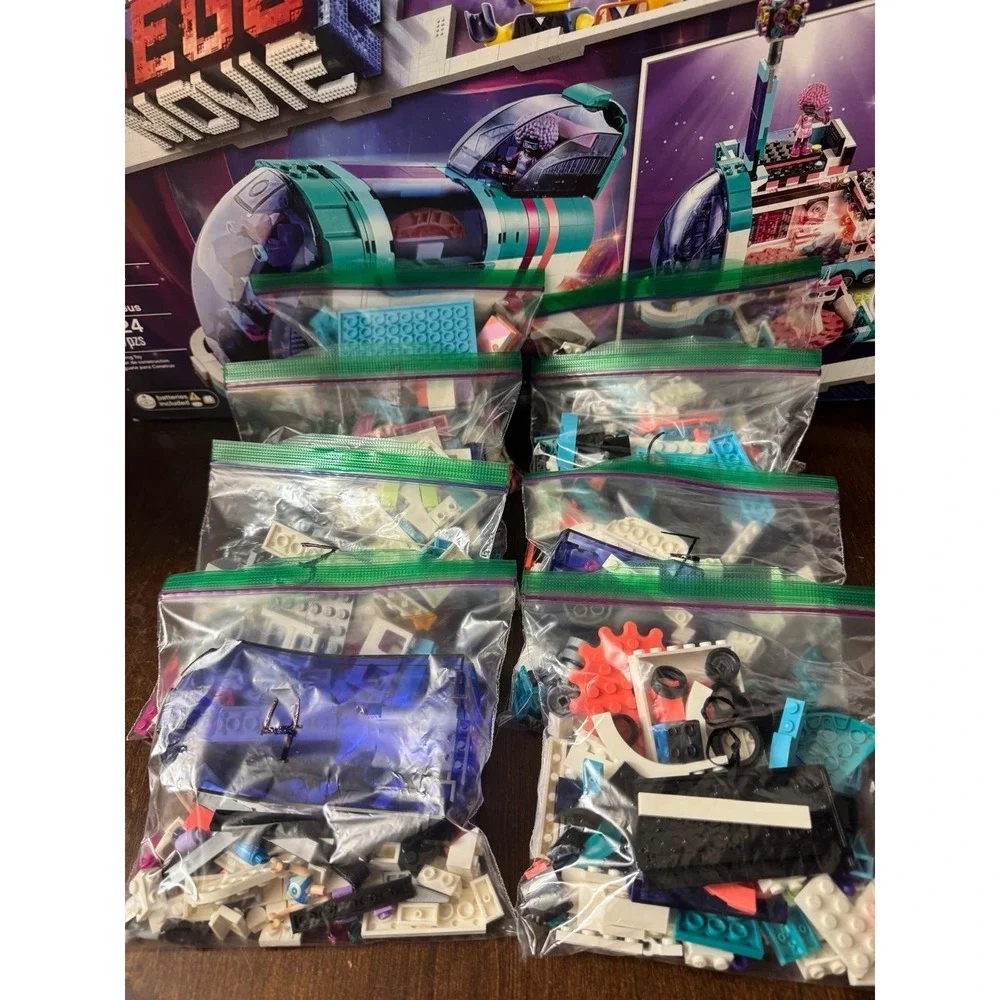 LEGO Movie 2 Pop-Up Party Bus 70828 Complete Set w/Minifigures & Box - No Manual